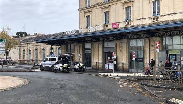 illustration Un colis suspect découvert à la gare de Niort : le service de déminage en cours d’intervention