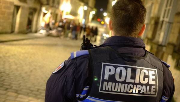 illustration Un policier municipal traîné sur 200 mètres réussit à stopper le chauffard à Nantes