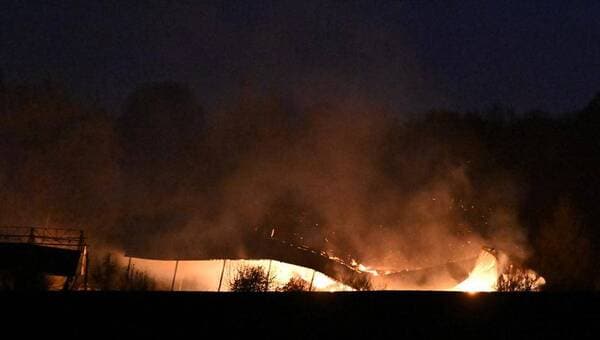 illustration Un hangar s’embrase dans le Calvados, 280 tonnes de lin détruites