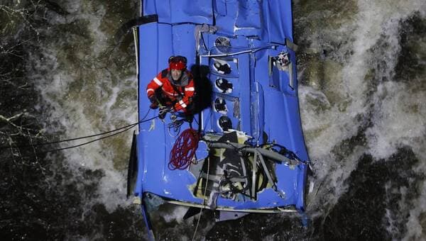 illustration Espagne : six morts dans l’accident de car tombé dans une rivière depuis un pont en Galice