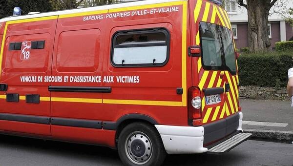 illustration Une conductrice perd le contrôle de son véhicule et fait une chute de 5 mètres en Bretagne