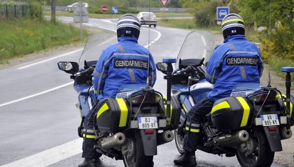 illustration Pluguffan. Un motard de la gendarmerie se blesse en poursuivant un chauffard