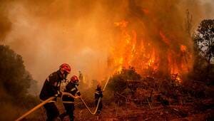 illustration Incendies en Grèce. Les pompiers luttent toujours pour contenir le feu sur l’île d’Eubée