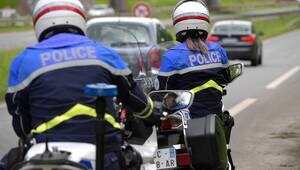 illustration Bloquée dans les bouchons, une femme enceinte escortée par les motards de la police à Caen