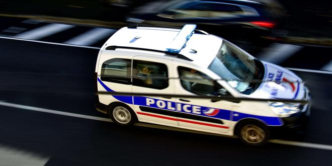 illustration Bordeaux : il conduit sans permis, sans assurance et percute deux voitures avant de prendre la fuite